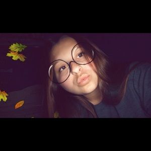 Meet your Posher, Corrine